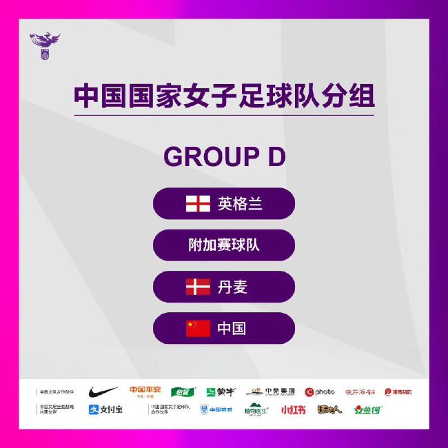 本·阿弗莱克豪宅门口拿外卖 胡子拉碴不修边幅 2021-02-20 当地时间2月19日,美国加州,本·阿弗莱克现身自家豪宅门口。